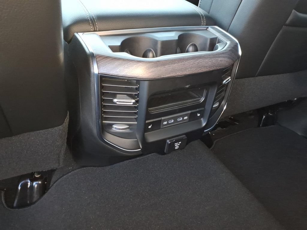 New 2026 RAM 2500 Laramie AWD/4WD image 11