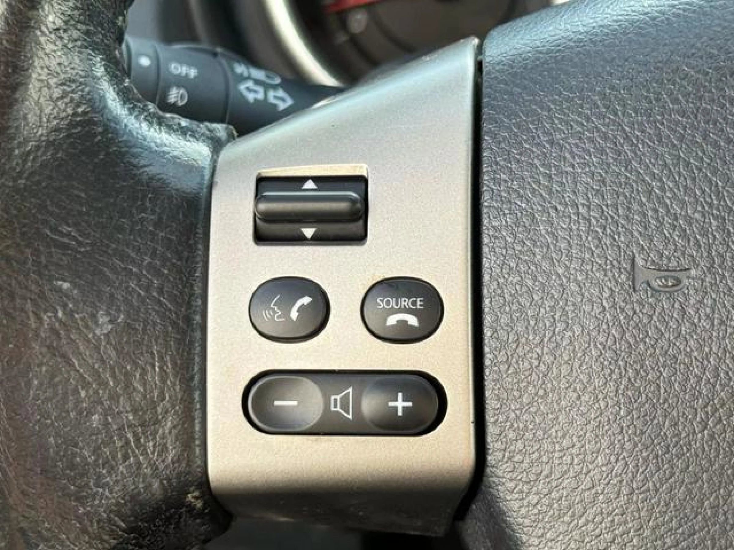 Used 2012 Nissan Versa Hatchback FWD image 32