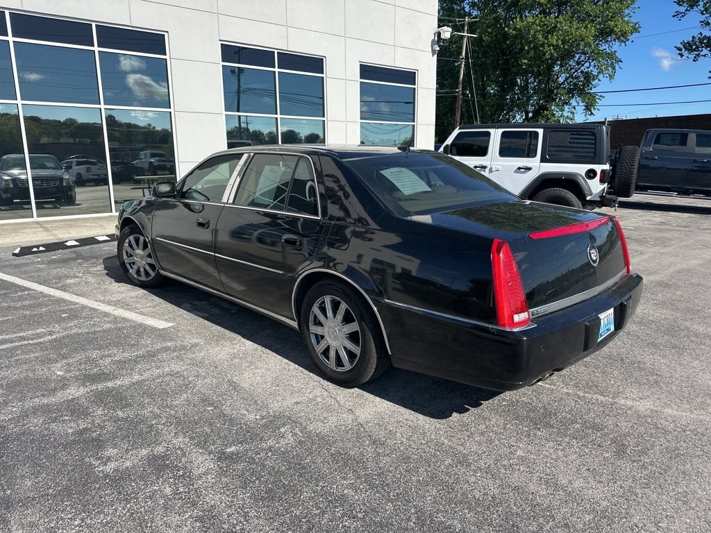 Used 2007 Cadillac DTS Luxury II FWD image 4
