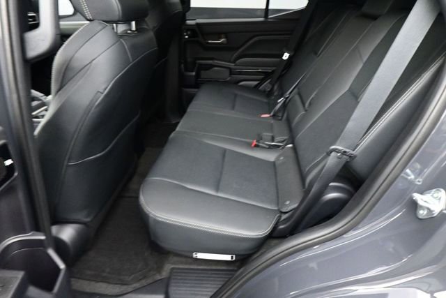 Used 2025 Toyota 4Runner Limited AWD/4WD image 19