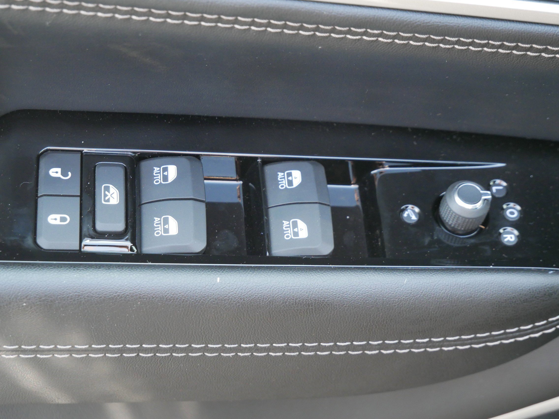 New 2026 Jeep Grand Wagoneer L Limited AWD/4WD image 13