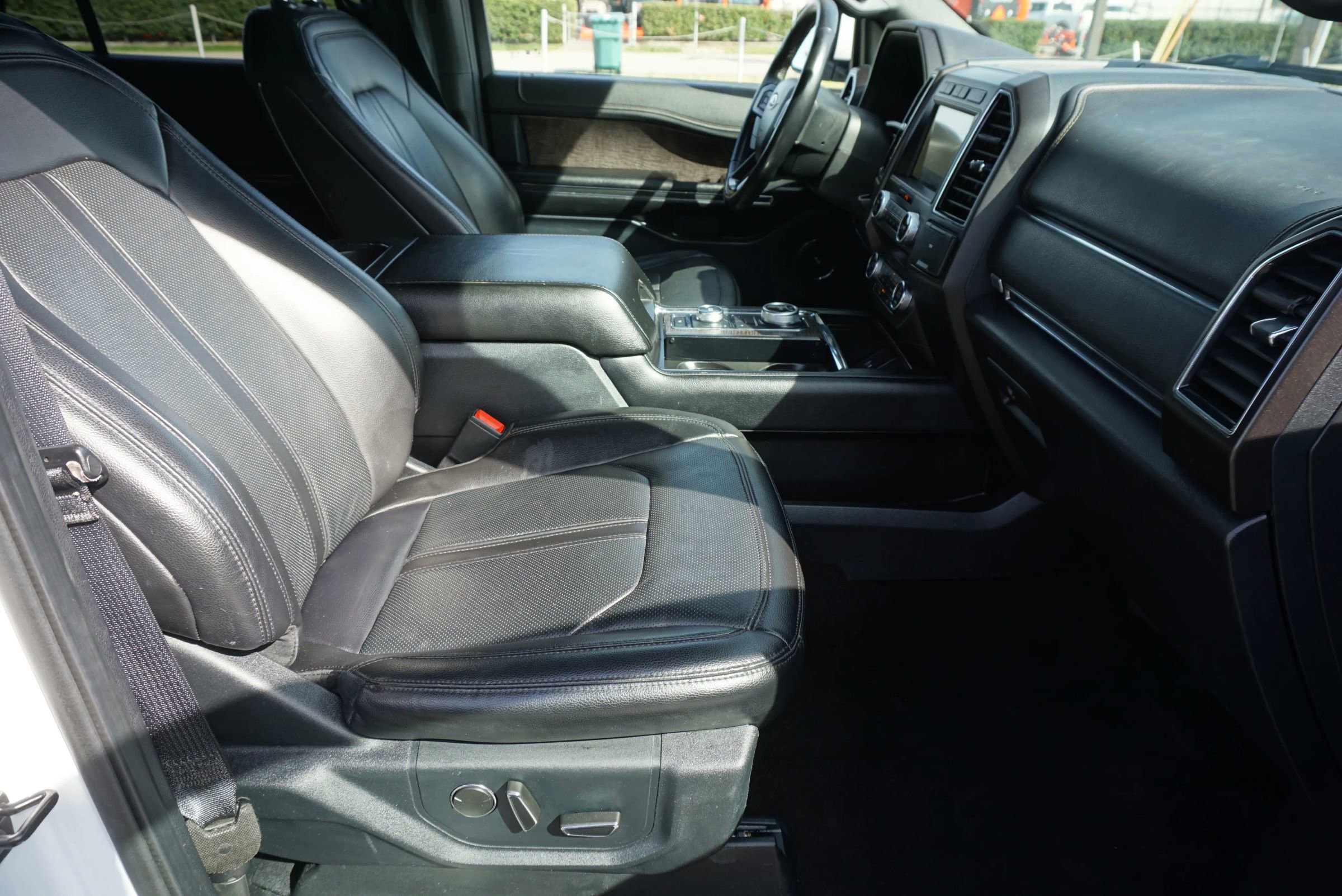 Used 2021 Ford Expedition Max Limited image 38