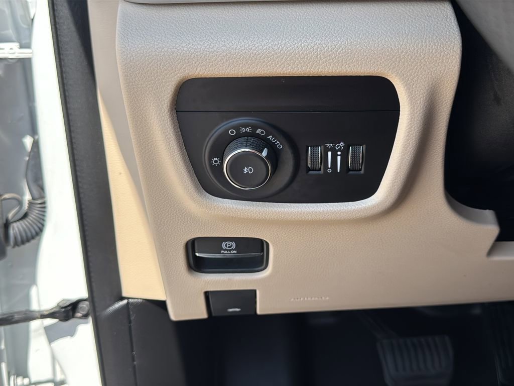 Used 2023 Jeep Grand Cherokee Limited AWD/4WD image 23