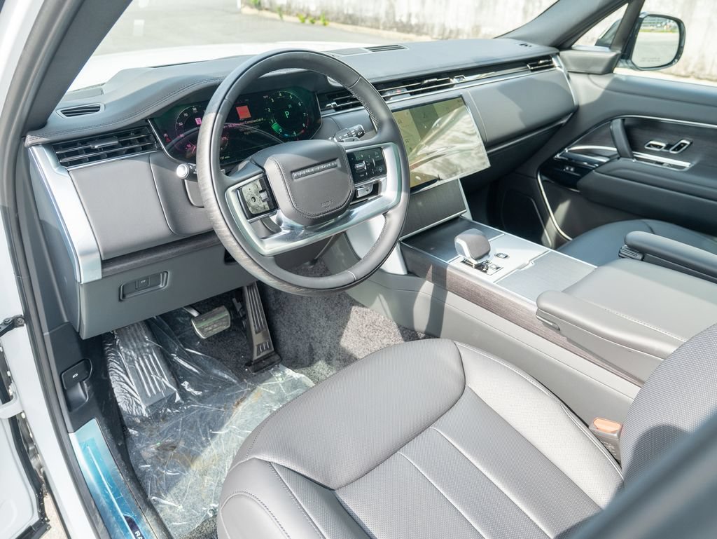 New 2026 Land Rover Range Rover Long Wheelbase SE AWD/4WD image 11