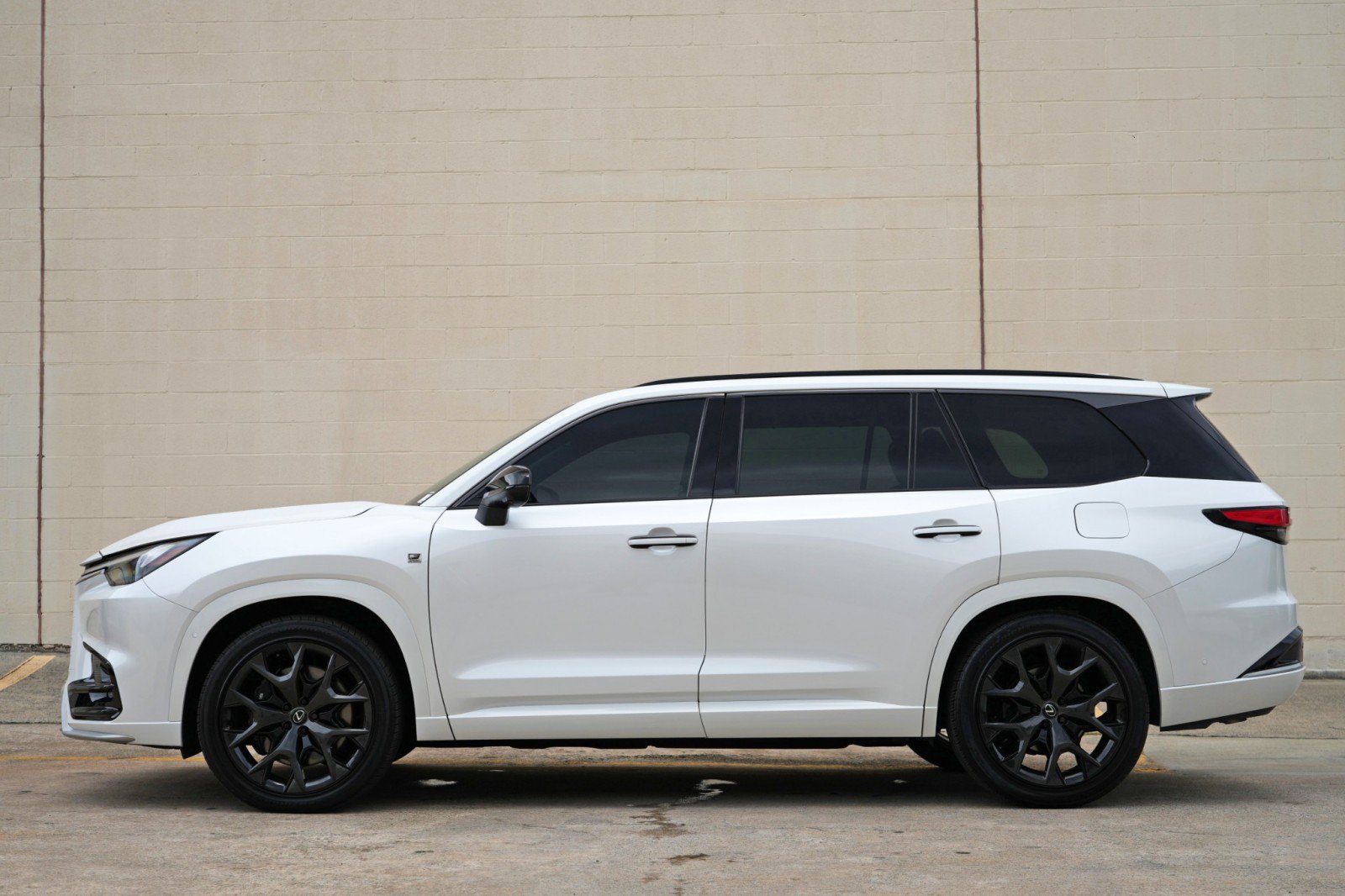 Used 2024 Lexus TX 500h AWD w/ Technology Package image 8