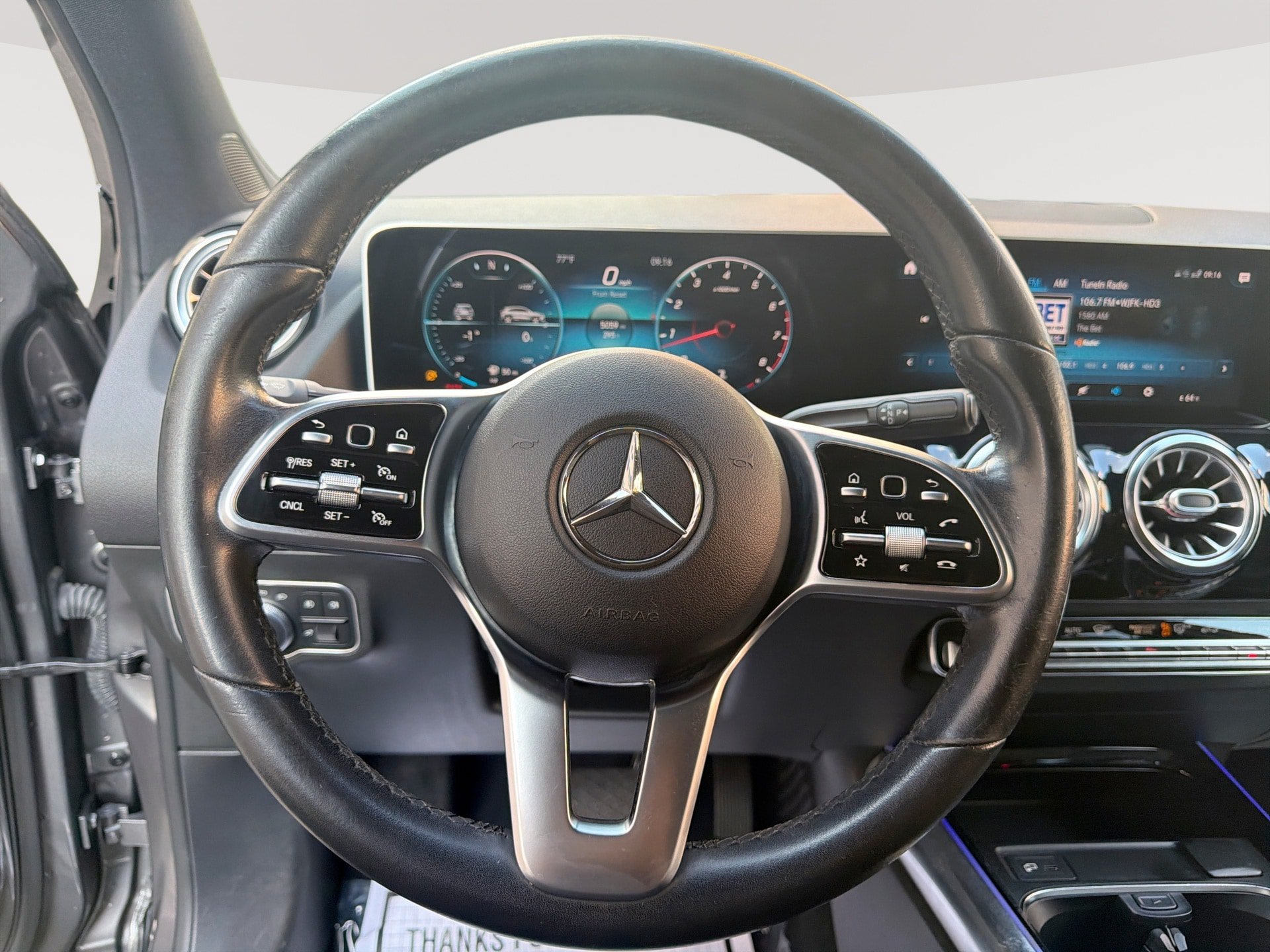 Used 2021 Mercedes-Benz GLA 250 4MATIC w/ Premium Package image 11
