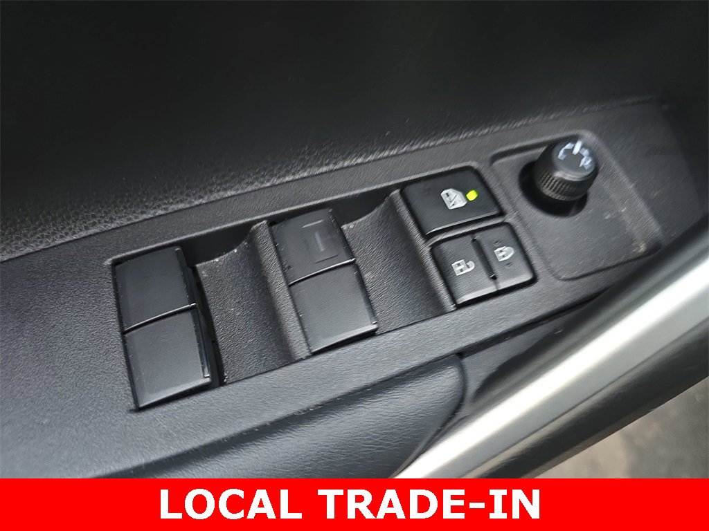 Used 2025 Toyota Corolla Cross L image 27