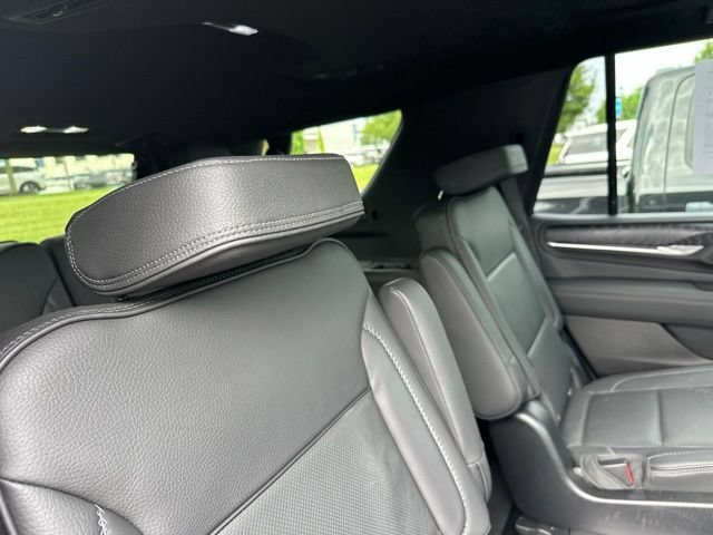 Used 2021 GMC Yukon Denali w/ Denali Premium Package AWD/4WD image 13