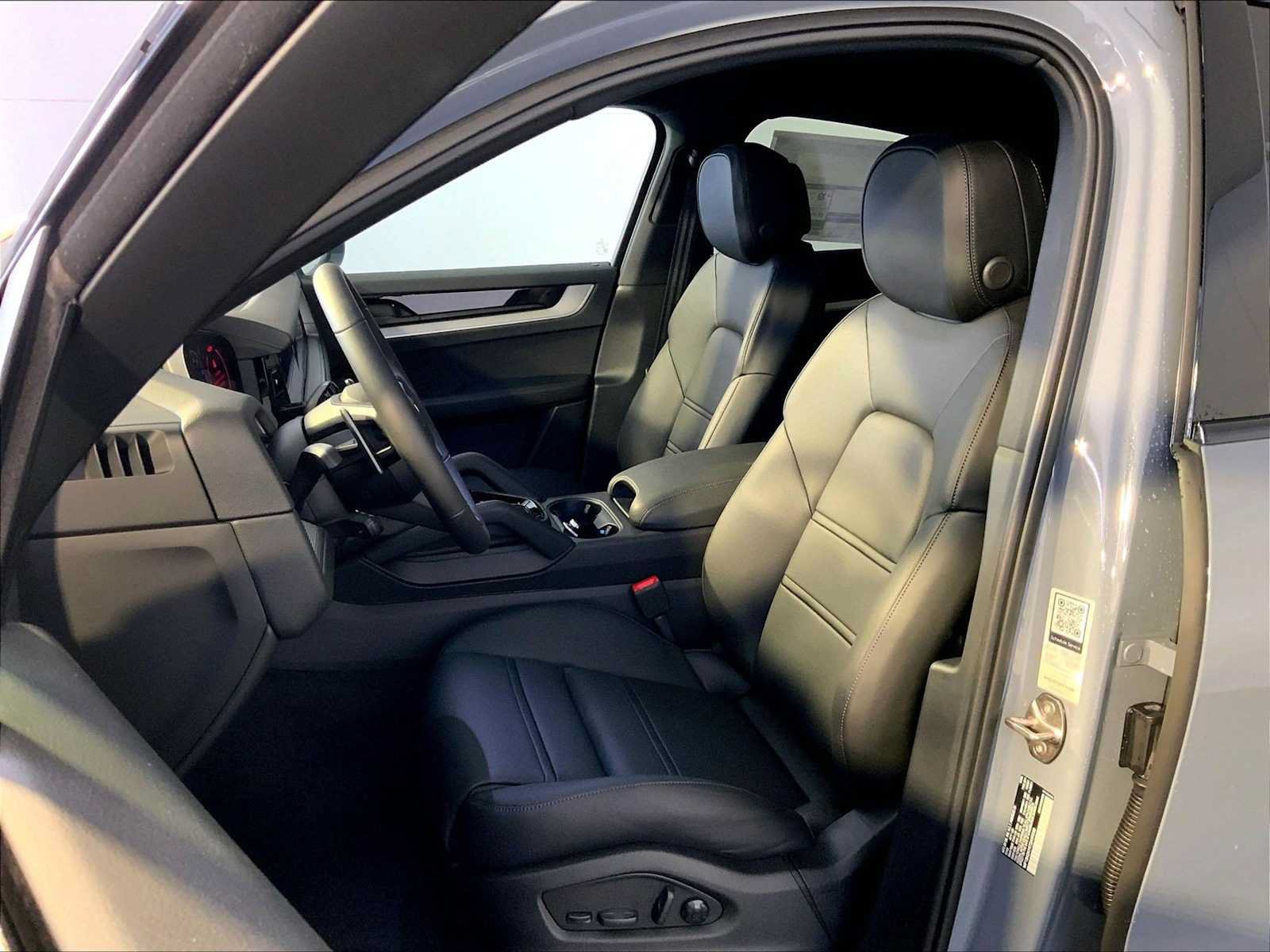 New 2026 Porsche Cayenne Coupe AWD/4WD image 5