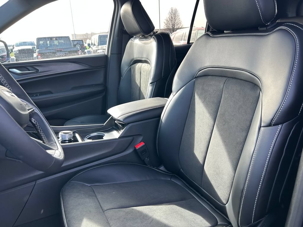 New 2025 Jeep Grand Cherokee Altitude AWD/4WD image 20