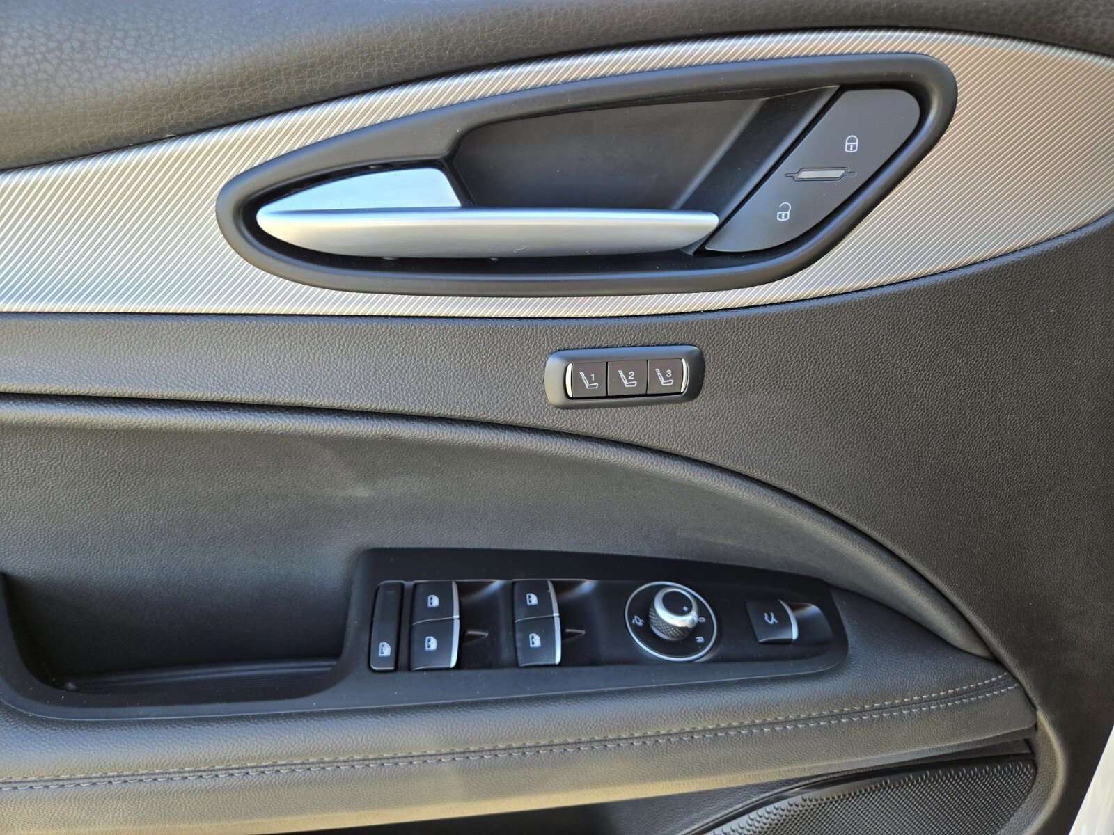 Used 2024 Alfa Romeo Stelvio Ti image 17