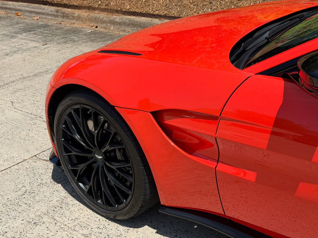 Used 2023 Aston Martin V8 Vantage Roadster RWD image 9