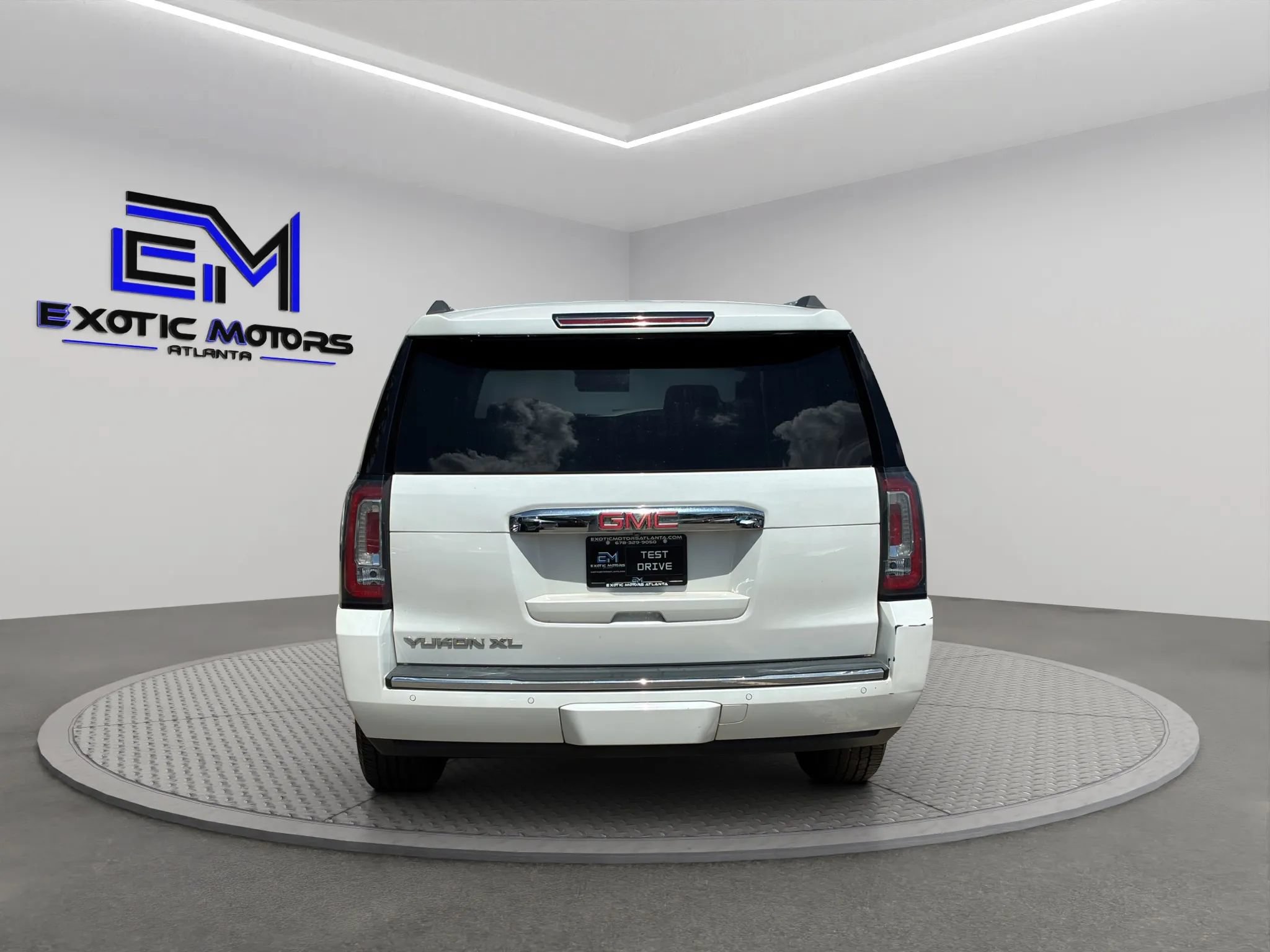 Used 2016 GMC Yukon XL Denali w/ Open Road Package AWD/4WD image 4