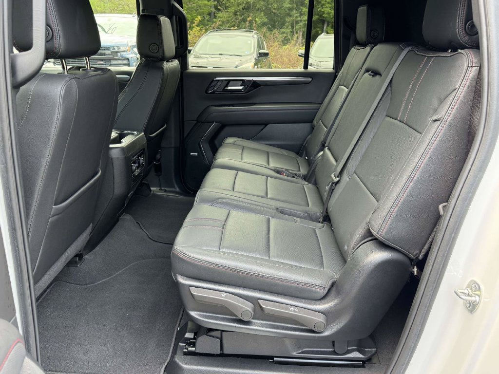 Used 2025 Chevrolet Suburban RST w/ Comfort Package AWD/4WD image 18