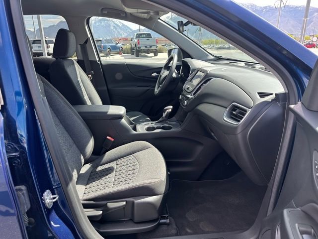 Used 2022 Chevrolet Equinox LT w/ LPO, Cargo Package AWD/4WD image 16