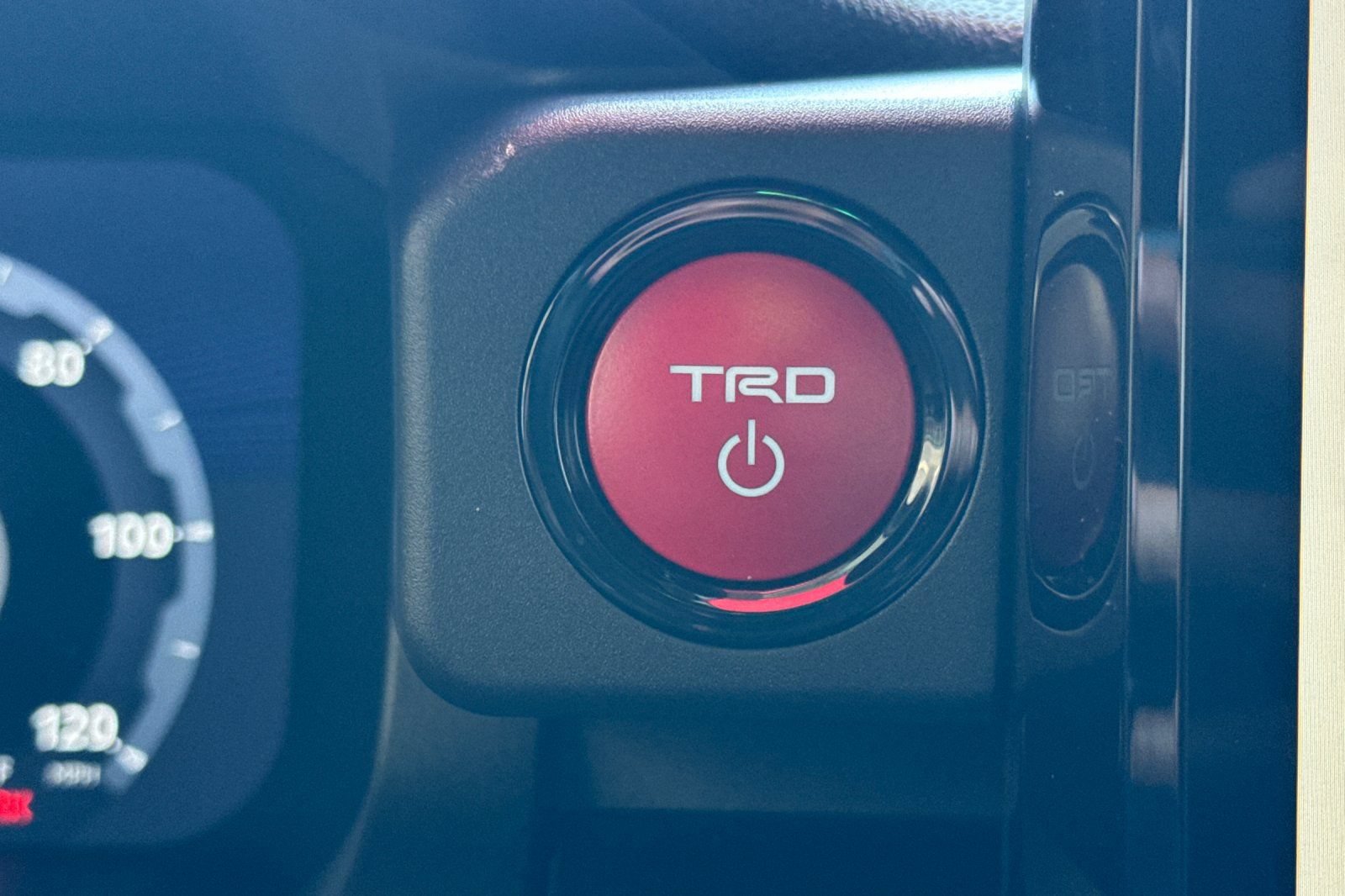 Certified 2025 Toyota 4Runner TRD Off-Road Premium AWD/4WD image 29