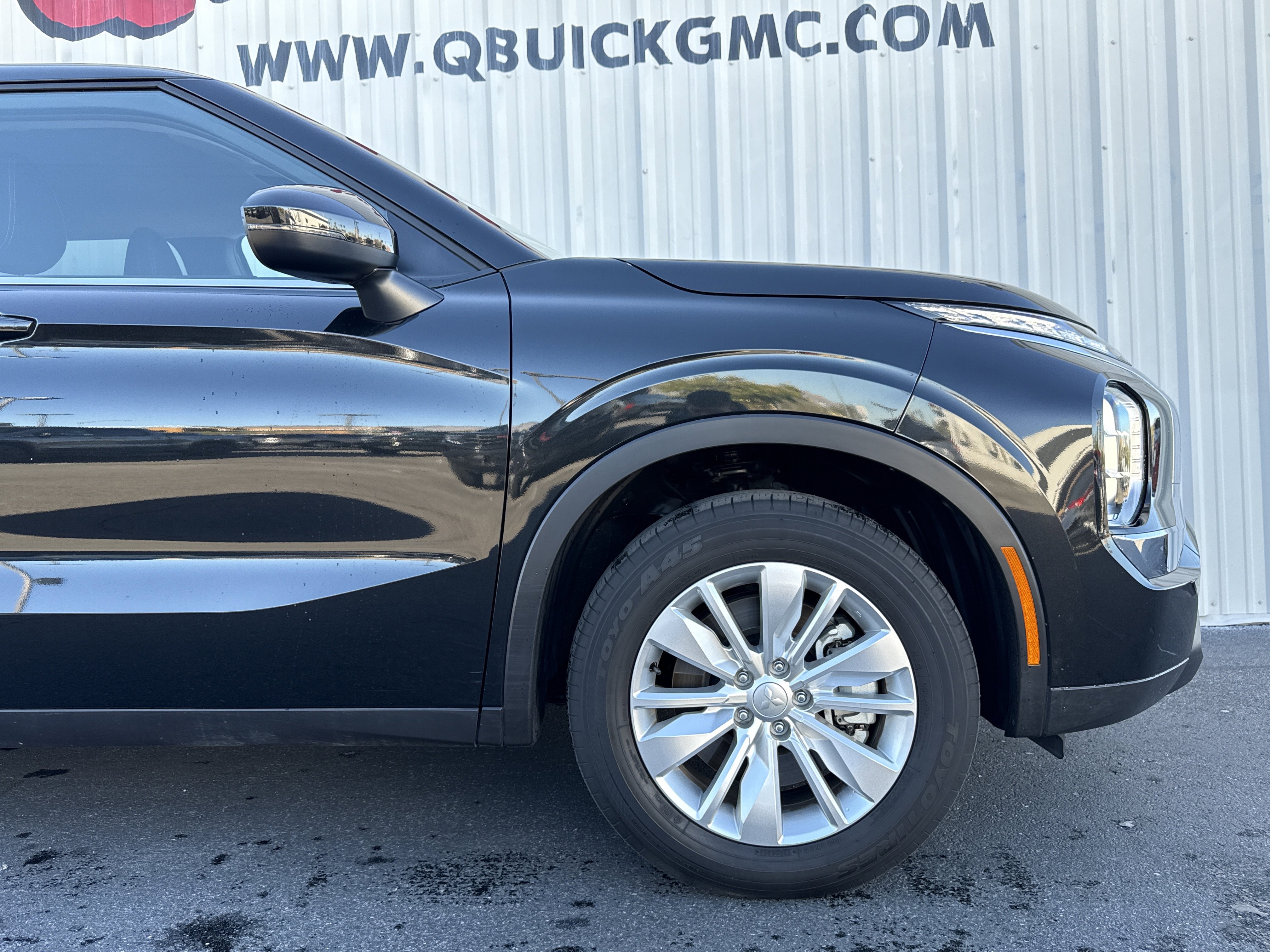 Used 2025 Mitsubishi Outlander ES image 32