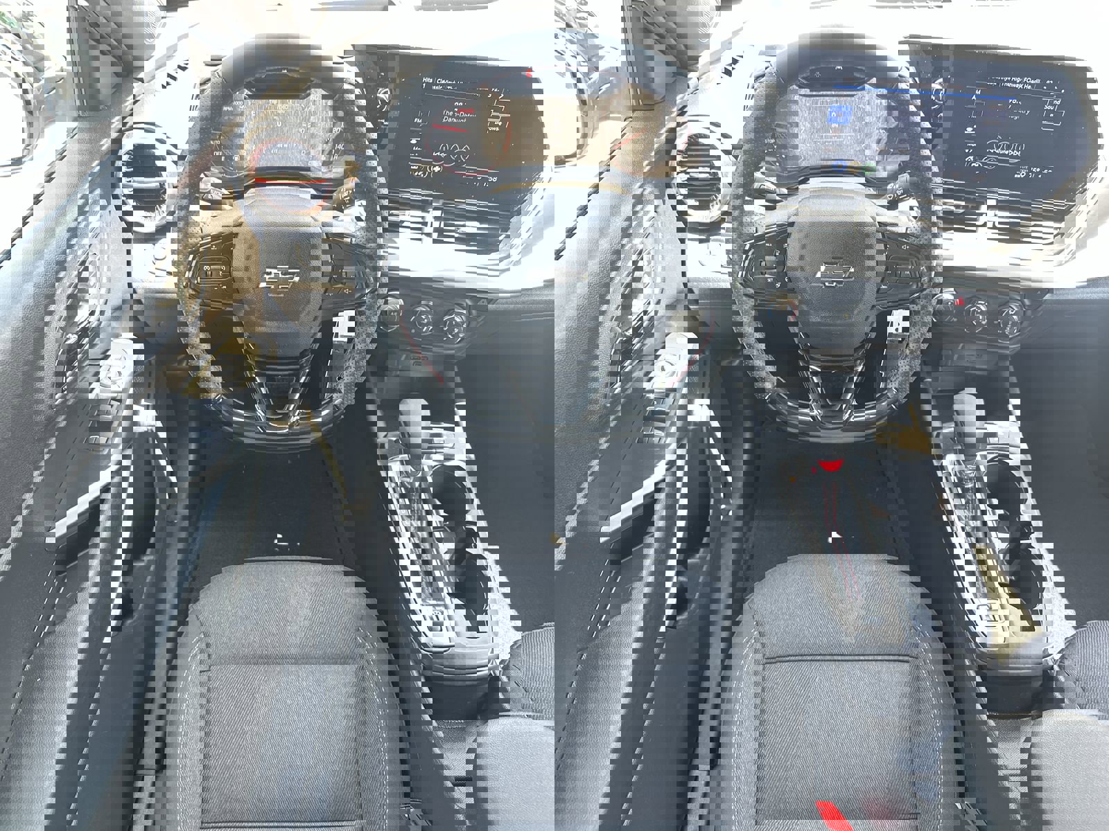 Used 2025 Chevrolet Trax RS w/ Driver Confidence Package image 17