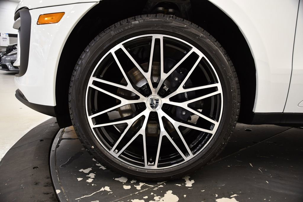 Used 2025 Porsche Macan image 12