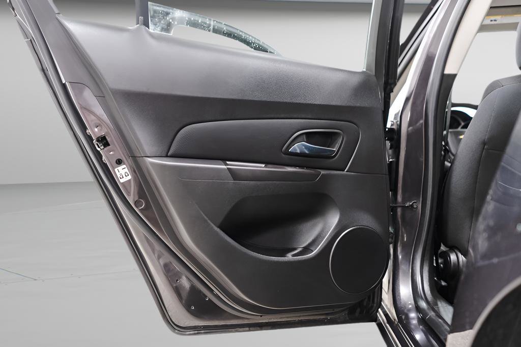 Used 2016 Chevrolet Cruze LT image 28