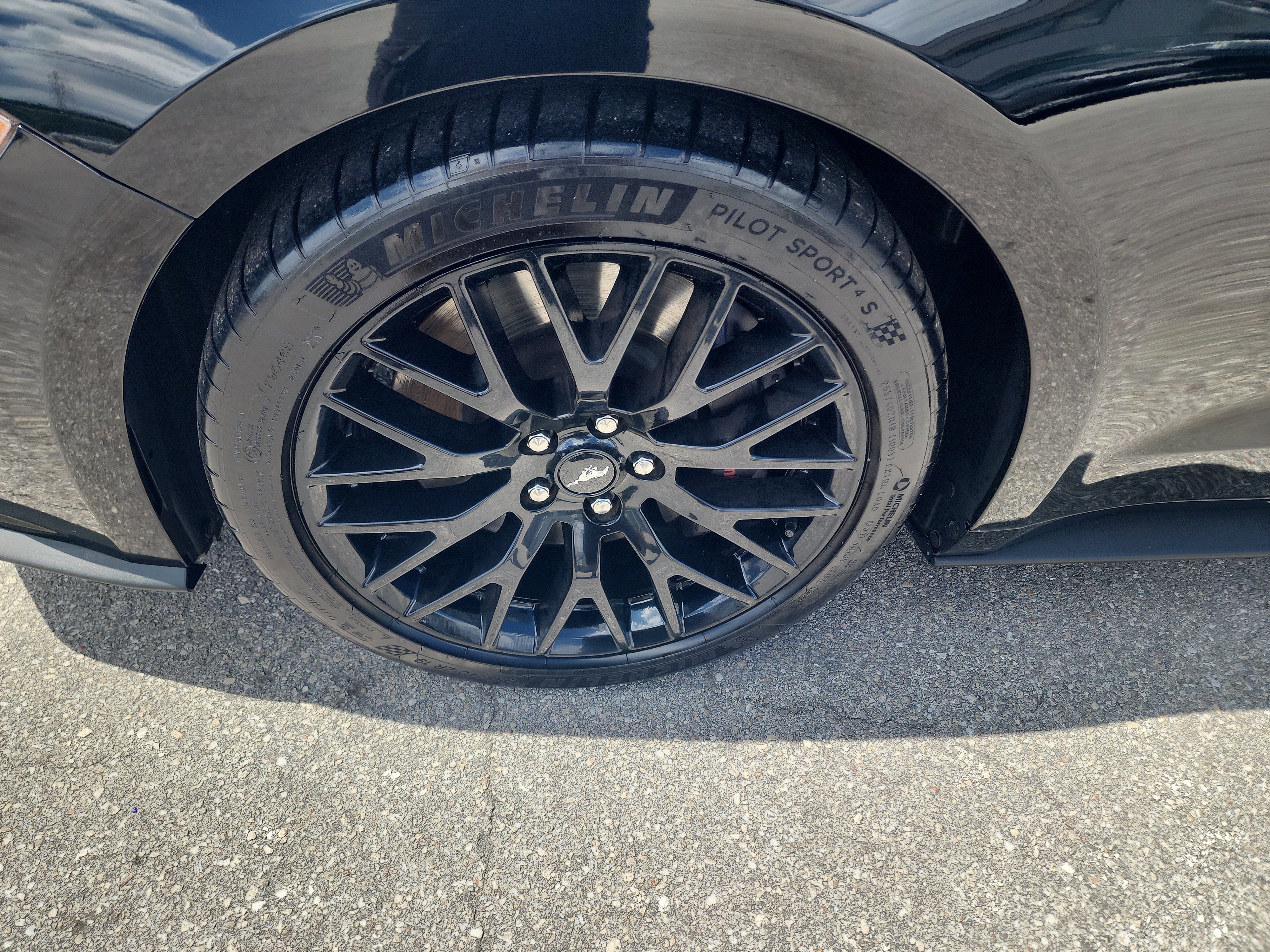 Used 2019 Ford Mustang GT Premium w/ GT Performance Package RWD image 9