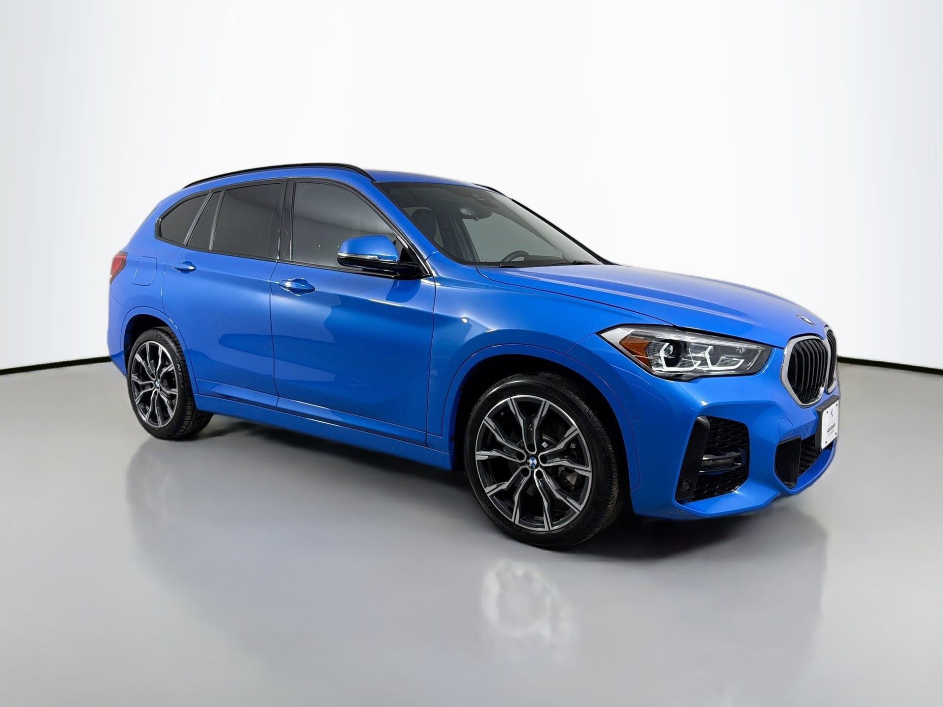 Used 2022 BMW X1 xDrive28i w/ M Sport Package image 4
