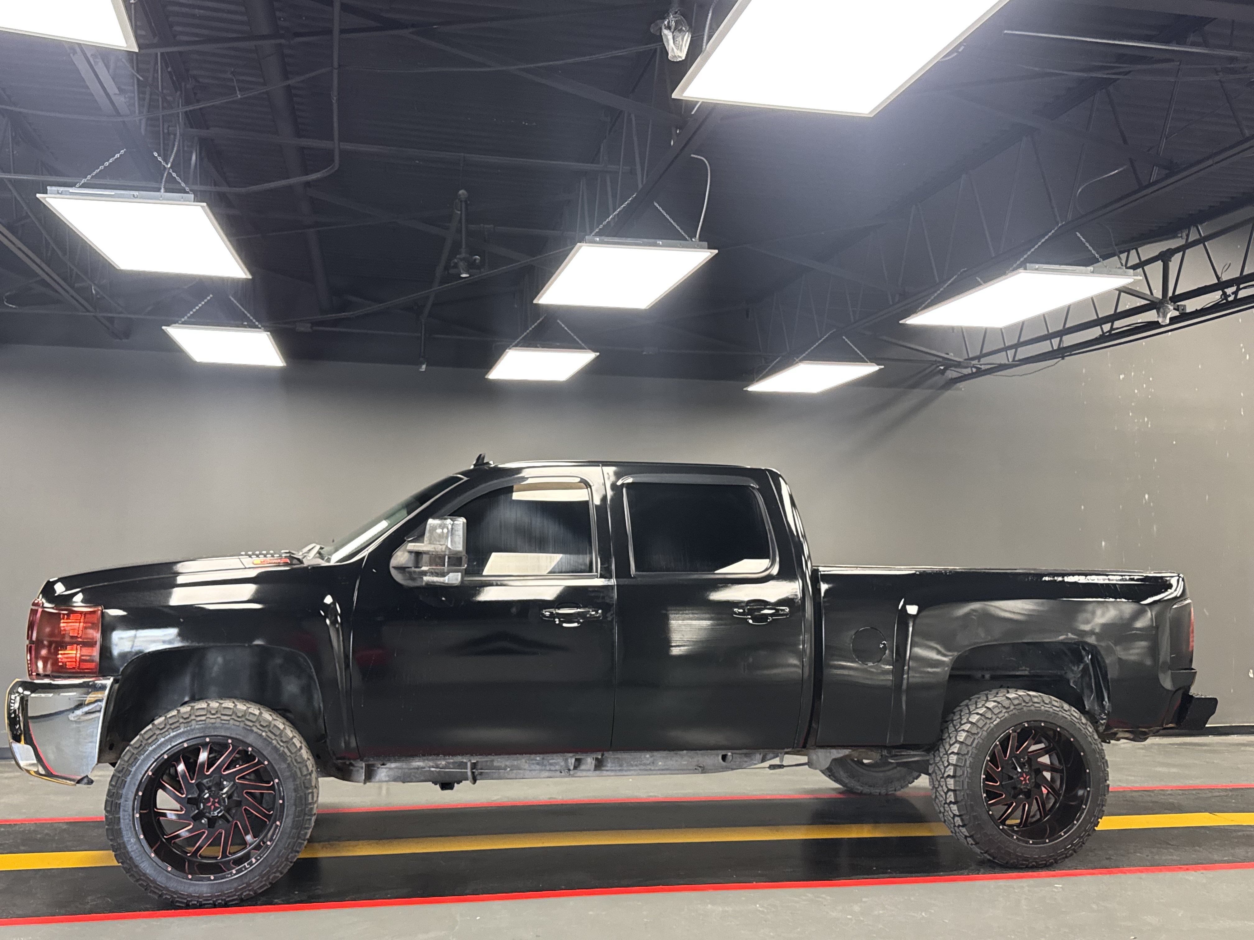 Used 2007 Chevrolet Silverado 2500 LTZ w/ Suspension Package, Off-Road AWD/4WD image 4