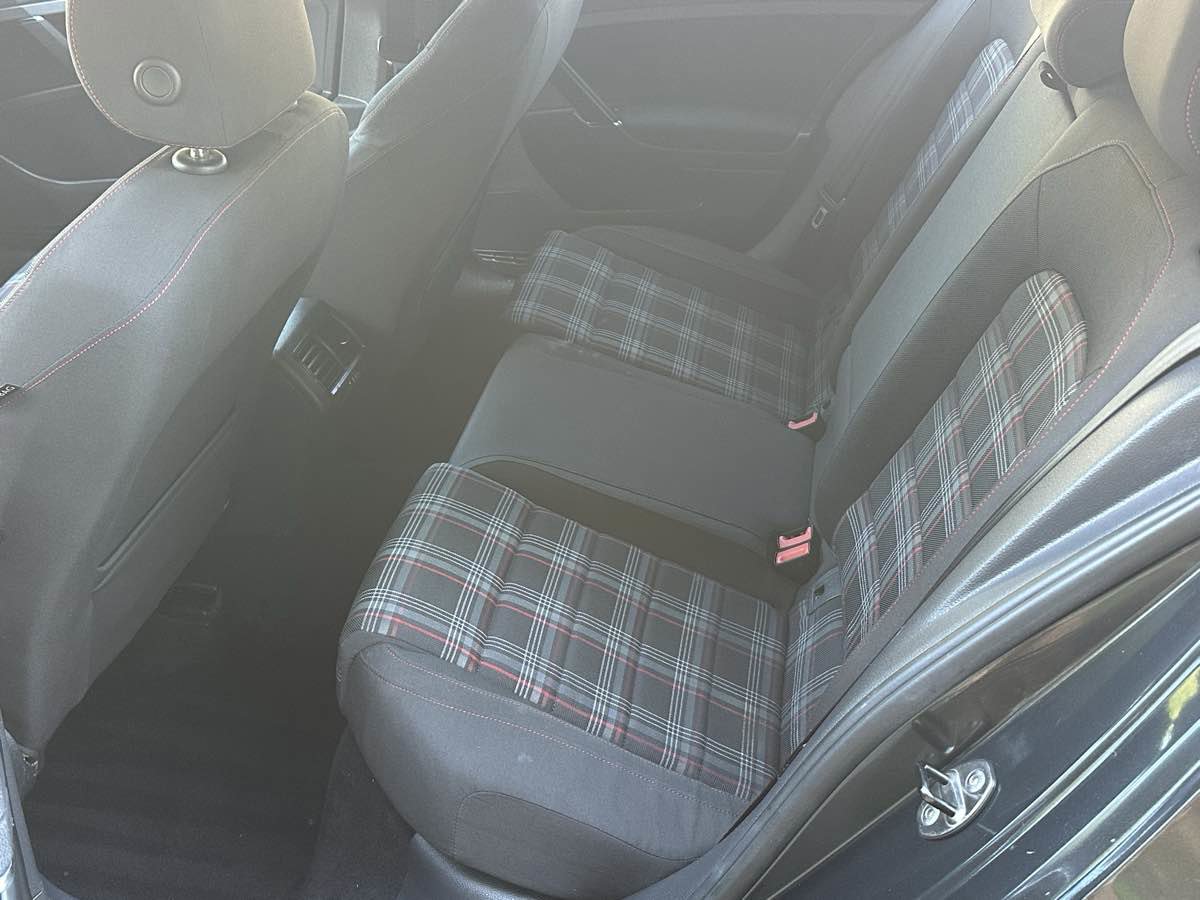 Used 2015 Volkswagen GTI SE FWD image 17