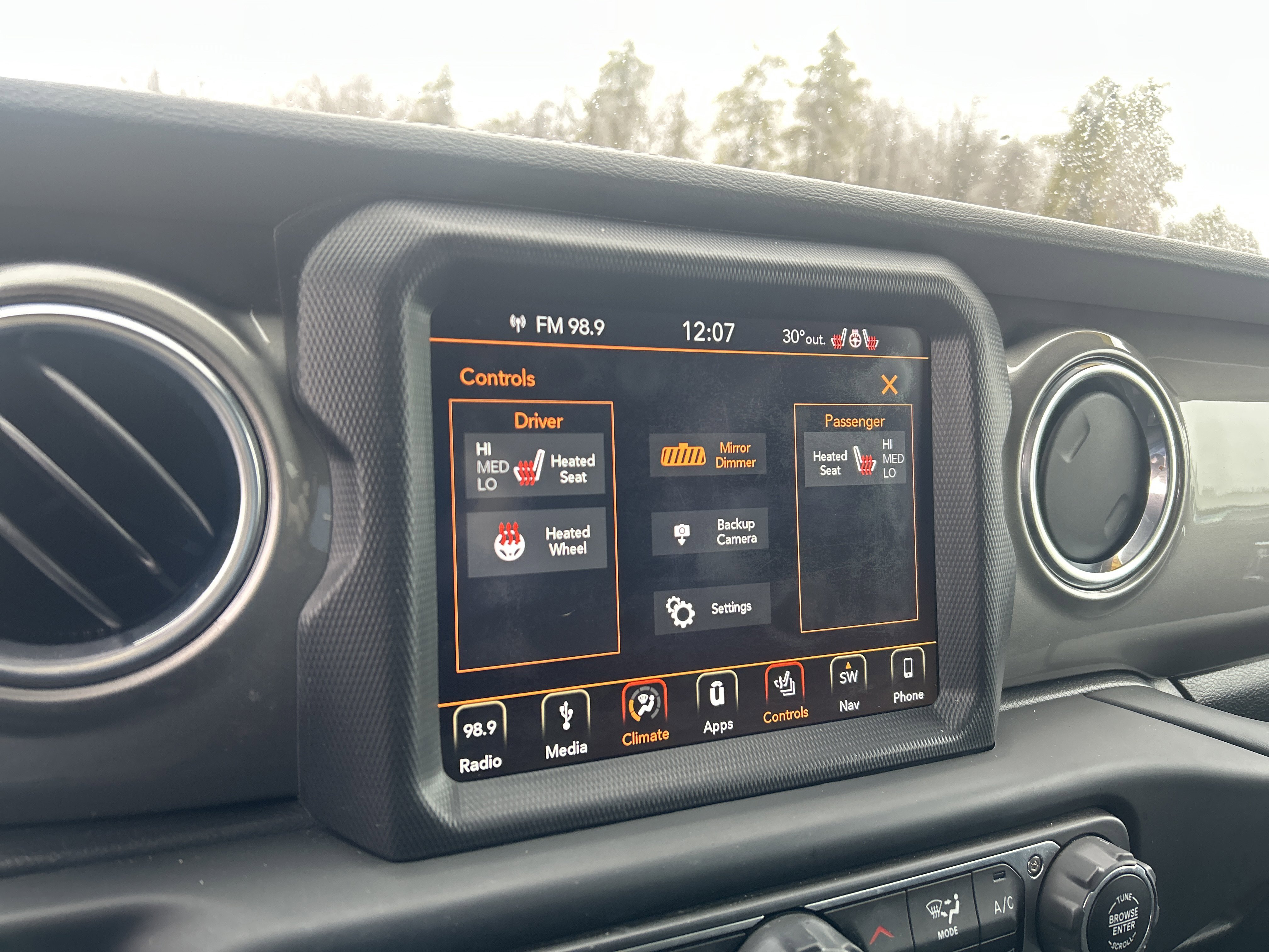 Used 2018 Jeep Wrangler Unlimited Sahara image 17