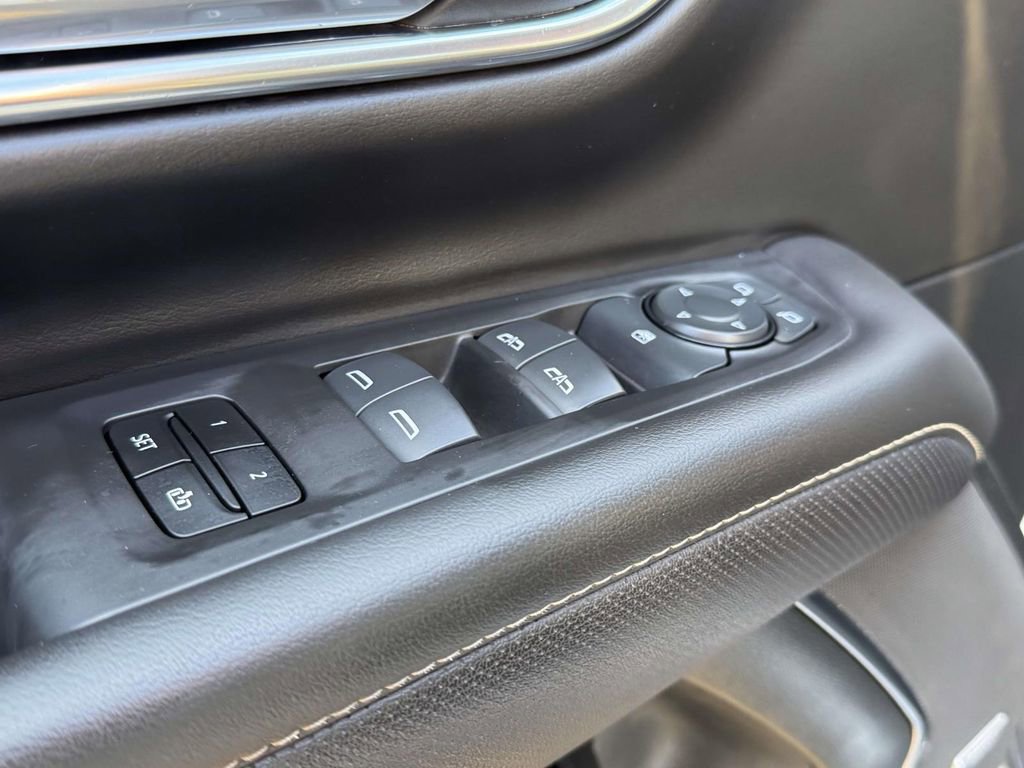 Used 2024 GMC Yukon SLT image 16