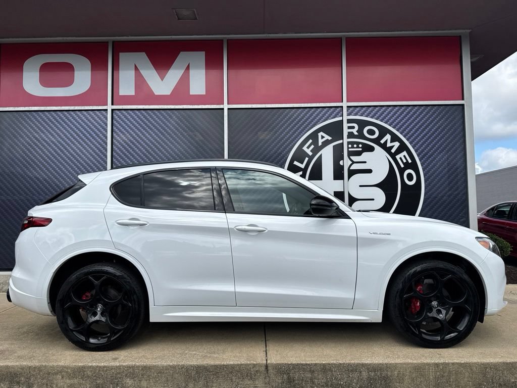 Used 2023 Alfa Romeo Stelvio Veloce AWD/4WD image 4
