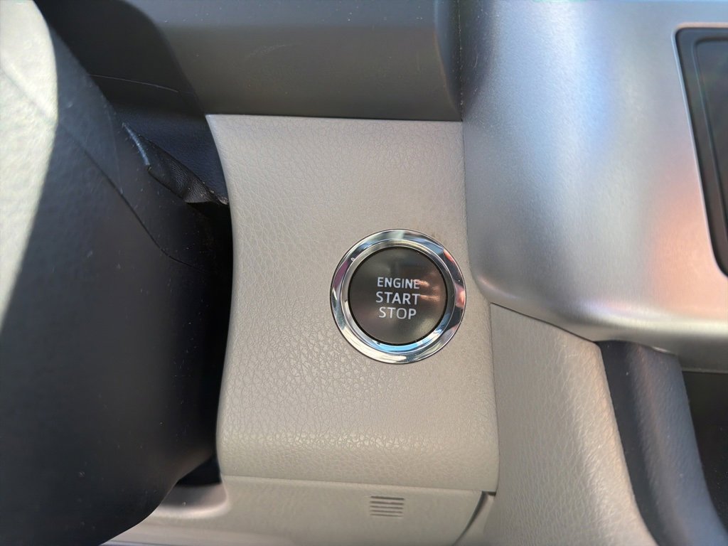 Used 2016 Toyota Highlander XLE image 32