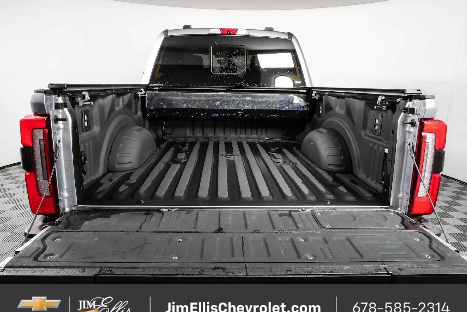 Used 2024 Ford F350 Platinum w/ Tremor Off-Road Package AWD/4WD image 31