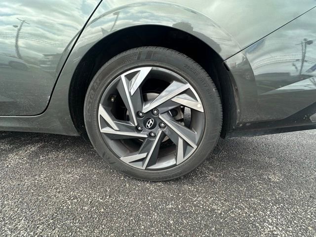 Used 2024 Hyundai Elantra Limited FWD image 5