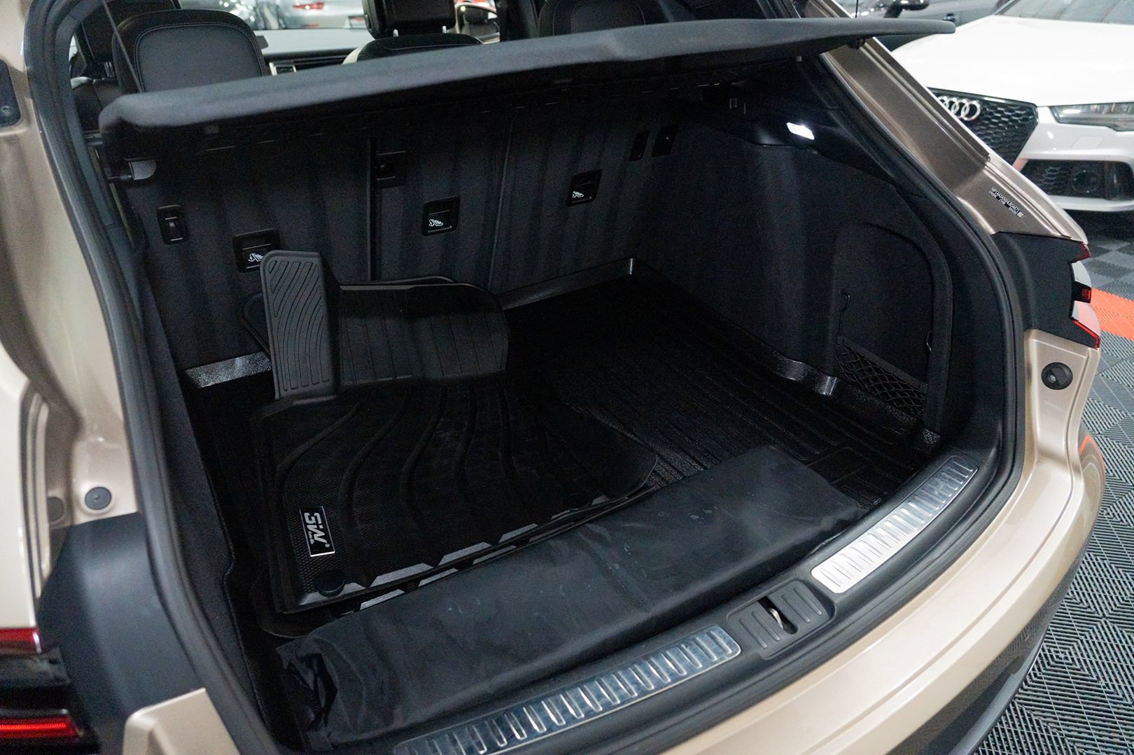 Used 2017 Porsche Macan AWD/4WD image 28