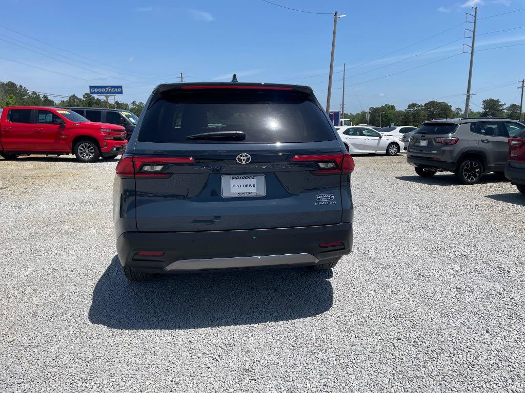 Used 2024 Toyota Grand Highlander Limited image 8