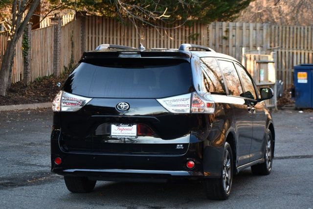 Used 2020 Toyota Sienna SE image 9