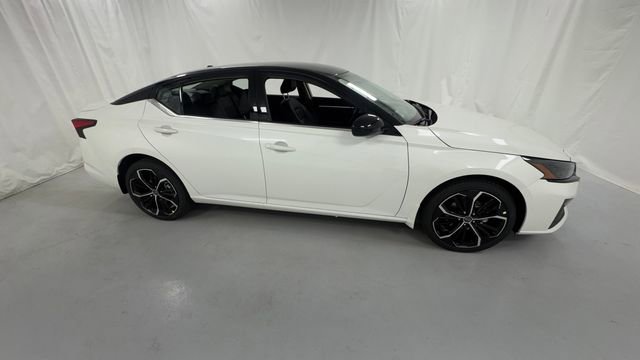 New 2026 Nissan Altima 2.5 SR AWD/4WD image 2