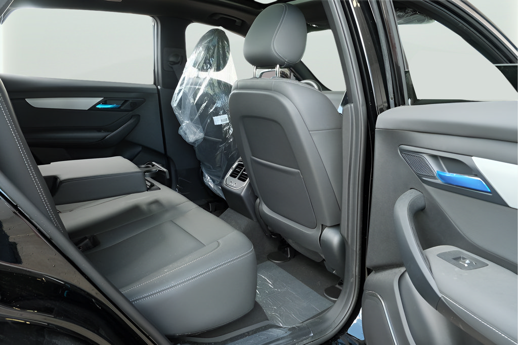 New 2025 VinFast VF 8 Plus AWD/4WD image 16