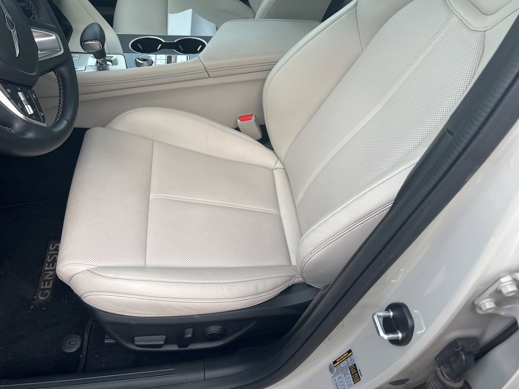 Used 2025 Genesis G70 2.5T image 13