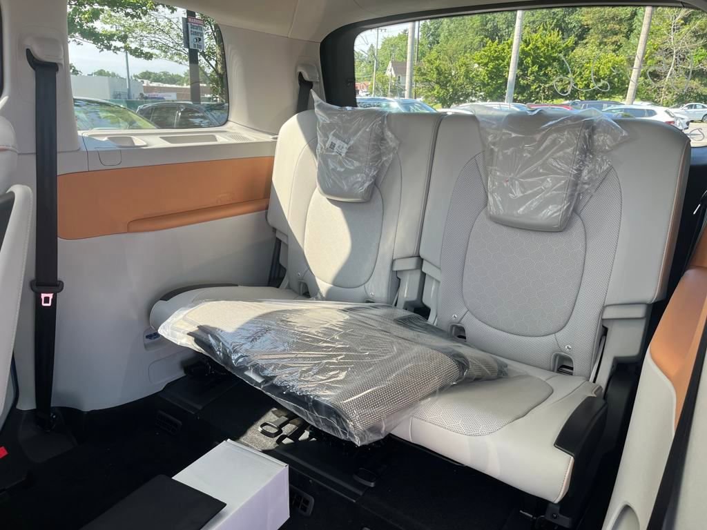 New 2025 Volkswagen ID. Buzz 1st Edition image 19