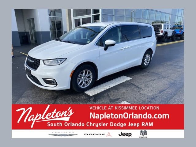 Used 2023 Chrysler Pacifica Touring-L image 1