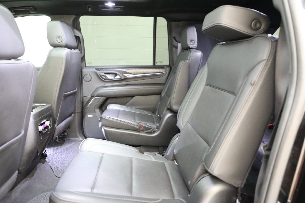 Used 2022 GMC Yukon XL Denali w/ Denali Premium Package AWD/4WD image 14