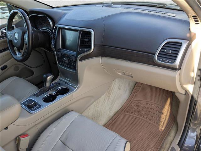 Used 2017 Jeep Grand Cherokee Overland w/ Jeep Active Safety Group image 24