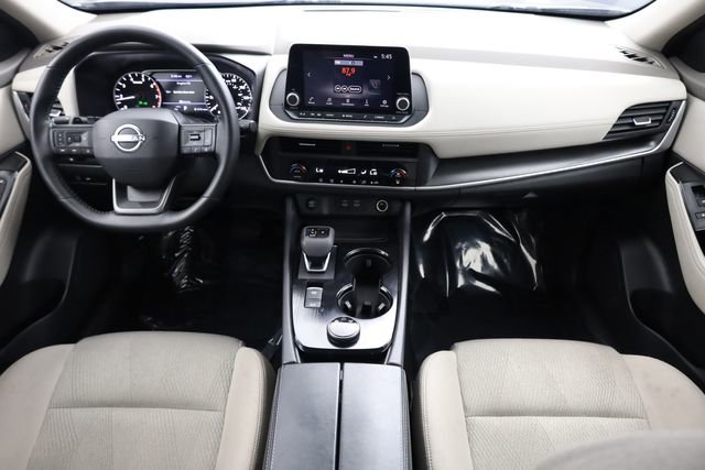 Used 2025 Nissan Rogue SV image 14