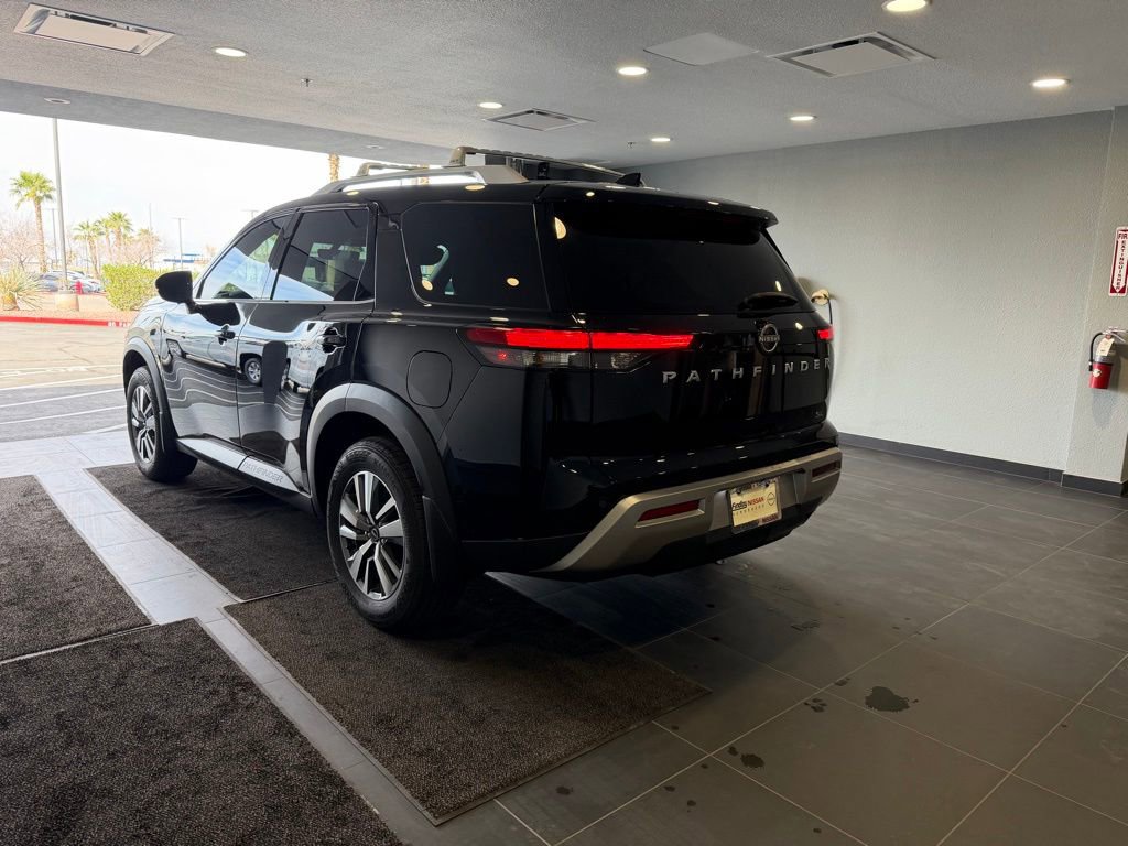 Used 2025 Nissan Pathfinder SL image 7