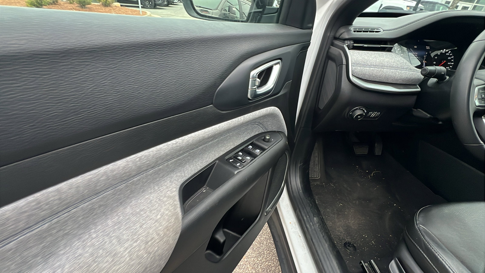 Used 2024 Jeep Compass Latitude image 15