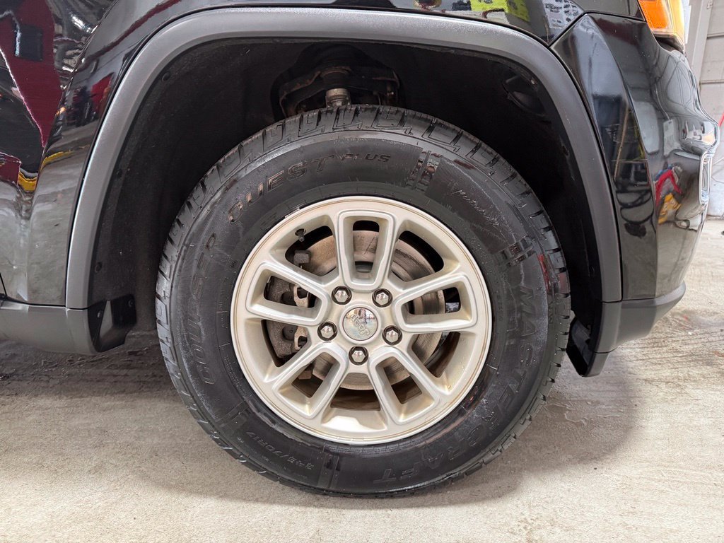 Certified 2020 Jeep Grand Cherokee Laredo AWD/4WD image 38