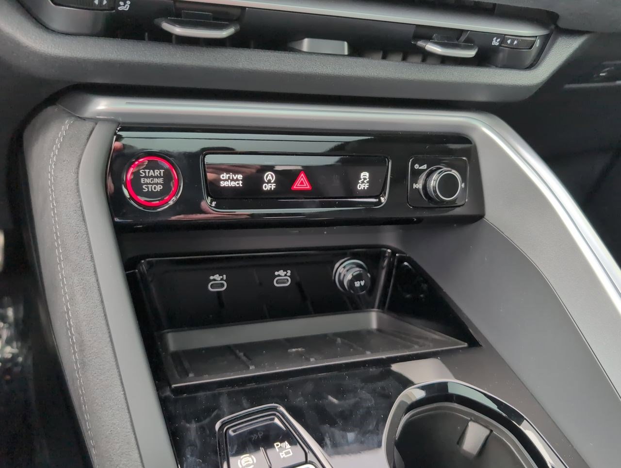 New 2025 Audi SQ5 Prestige image 9