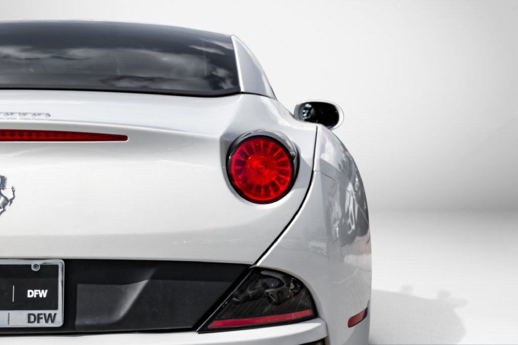 Used 2014 Ferrari California RWD image 45